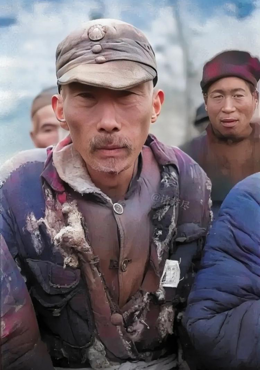 1940年,一名落魄的国军抗战老兵,在陕西潼关留下了这张照片.