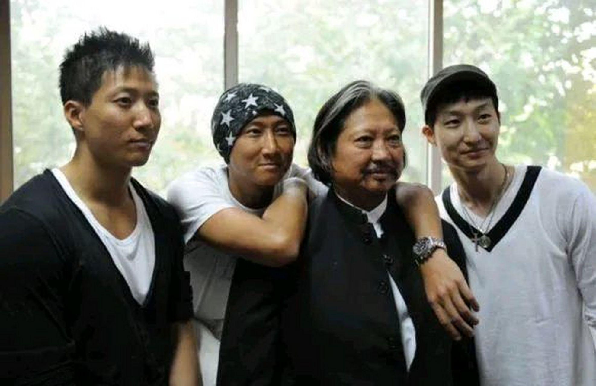 洪金宝是怎么做到年轻和老年时的身材一直保持不变的?