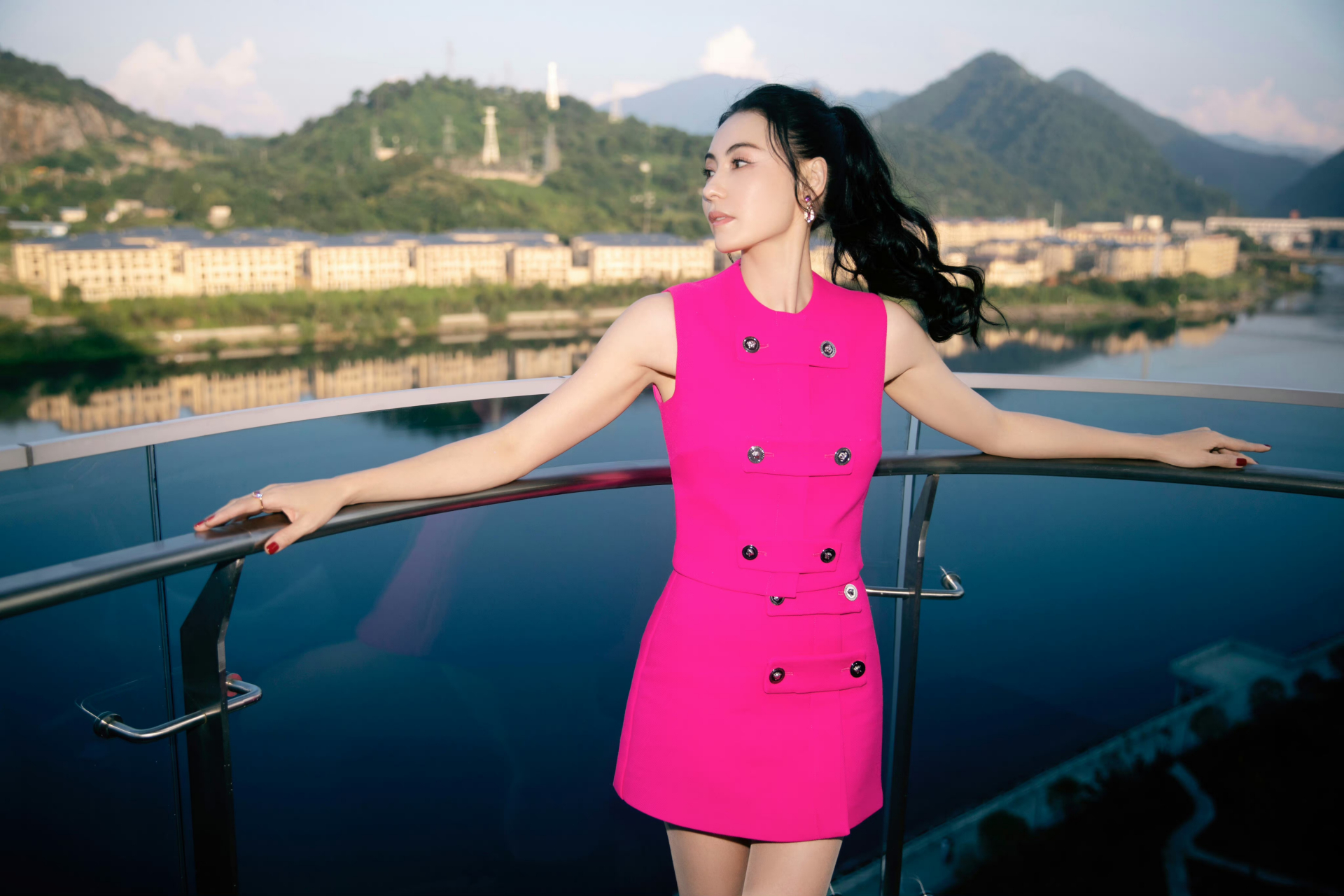 美女# 张柏芝活动照美图,状态是真的好.