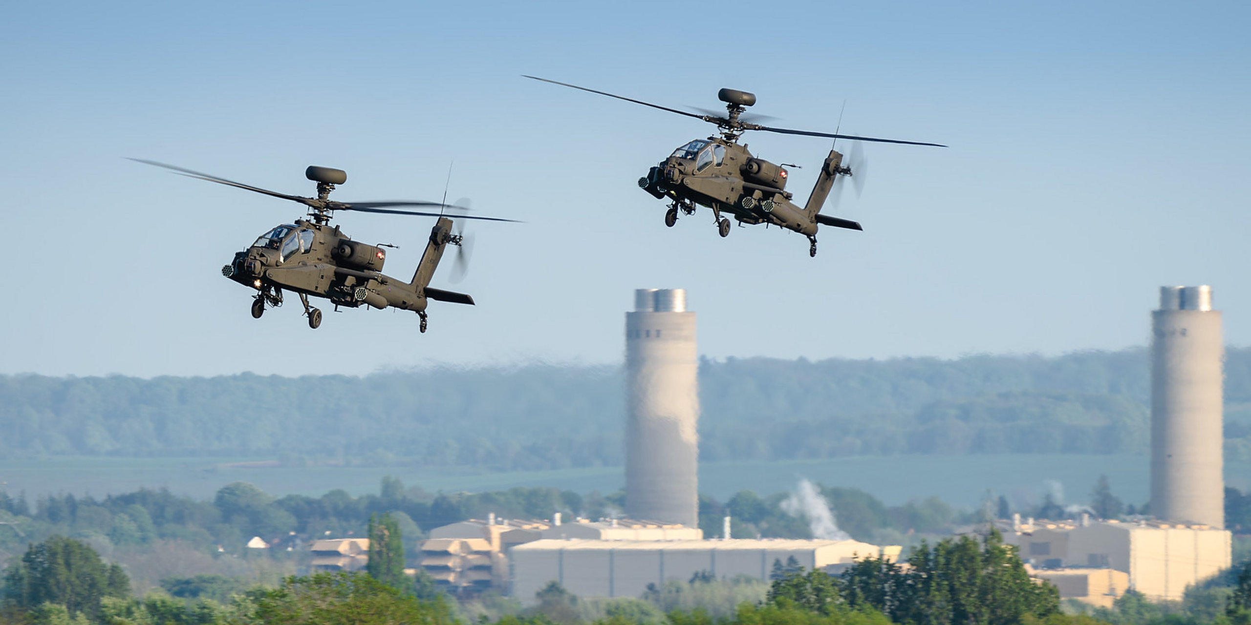 九架波音ah-64e阿帕奇出动