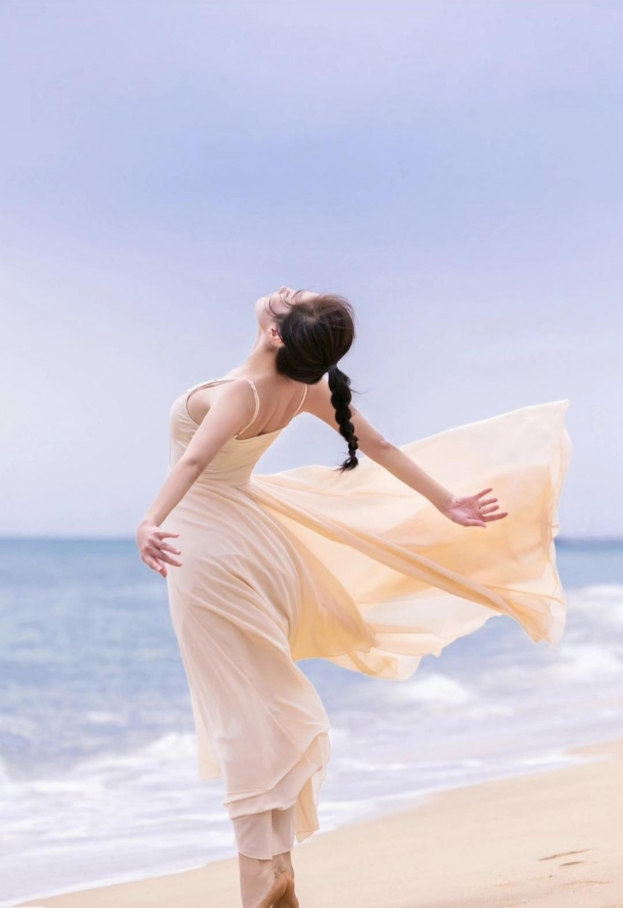 张开双臂,拥抱大海.心胸像海一样宽广,思想要像风一样自由.