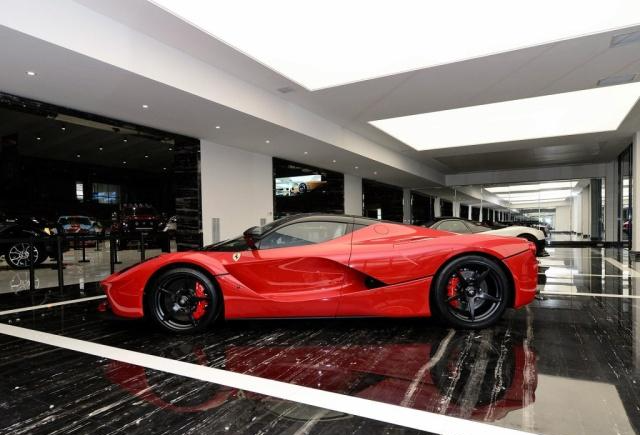 这才是男人的梦想座驾,超级轿跑法拉利旗舰-laferrari