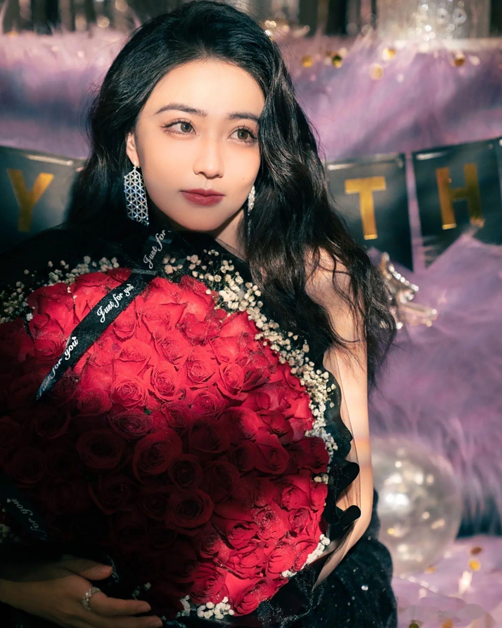 徐璐# 黑色抹胸礼服,性感妩媚!