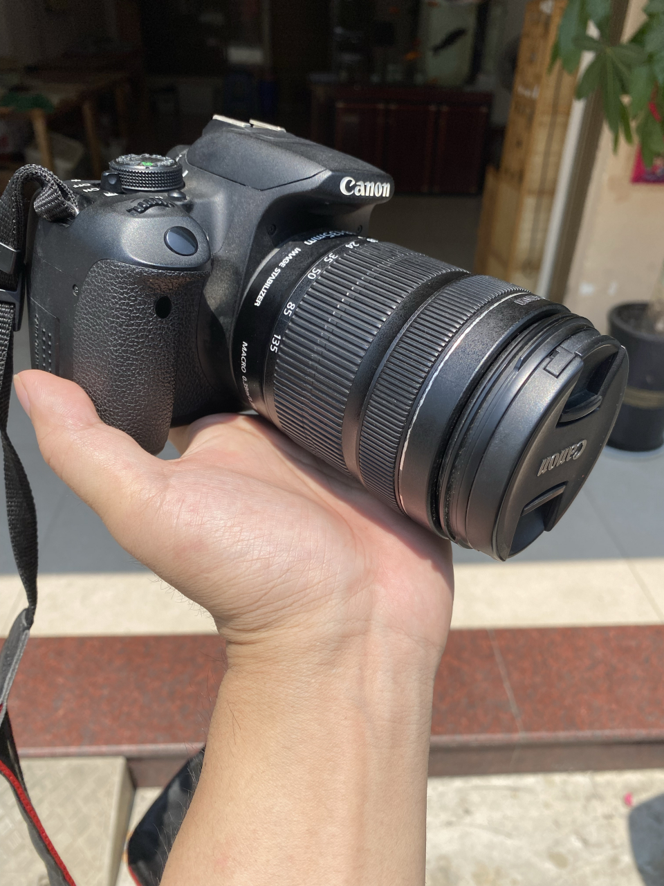 出佳能单反相机 700d 无磕碰无划痕无维修 买来旅游景点拍照用的 现在