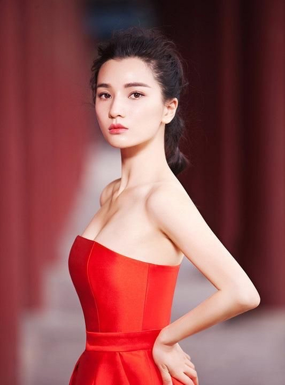 王艺曈,1985年8月22日出生于吉林长春,北京东方飞云国际影视公司艺人.