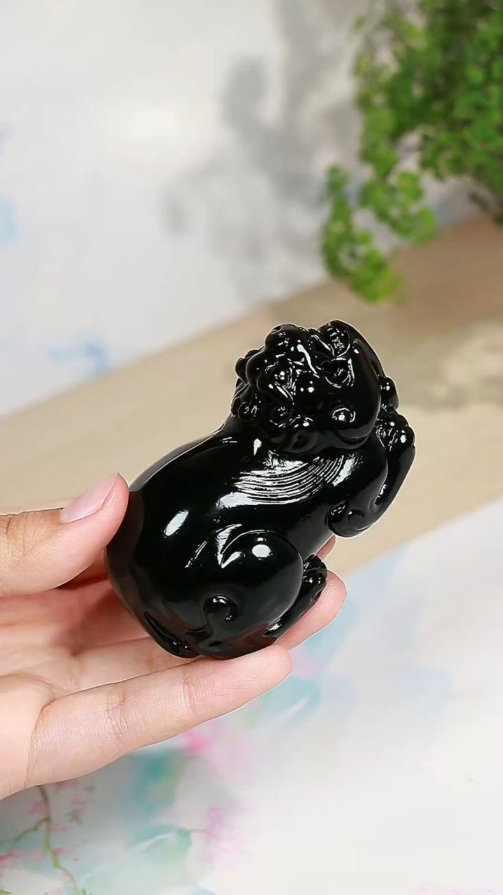 招财貔貅墨玉 和田玉 料子细腻光滑.做工细致精美