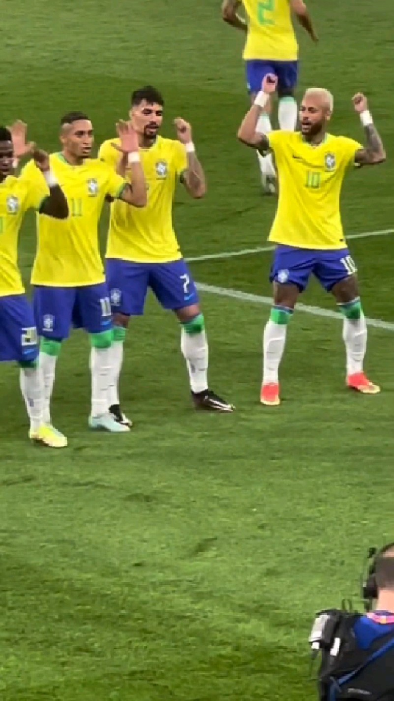 这就是内马尔胜利之舞