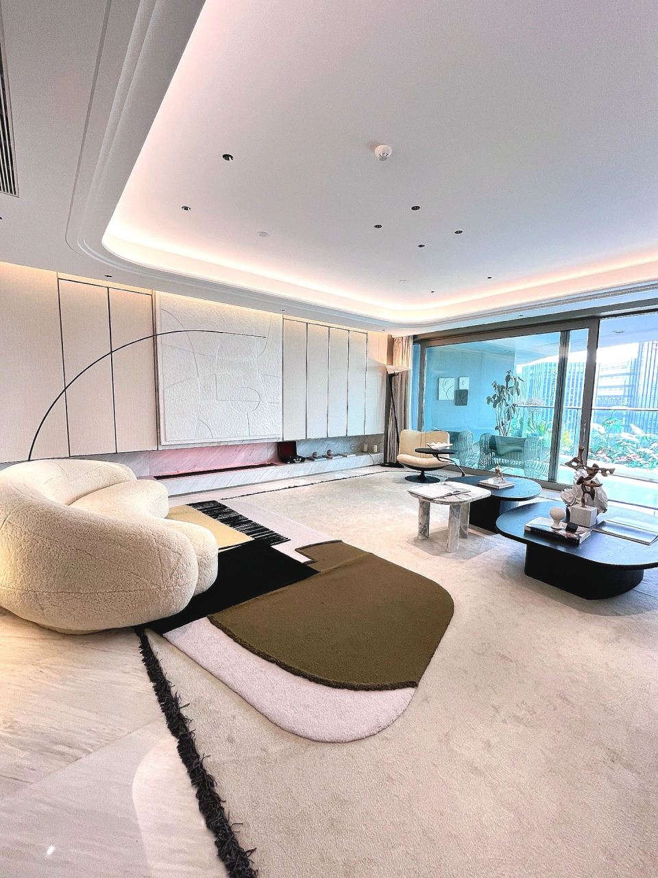 92很喜欢这套300平的大平层的装修,横厅的户型确实不错!