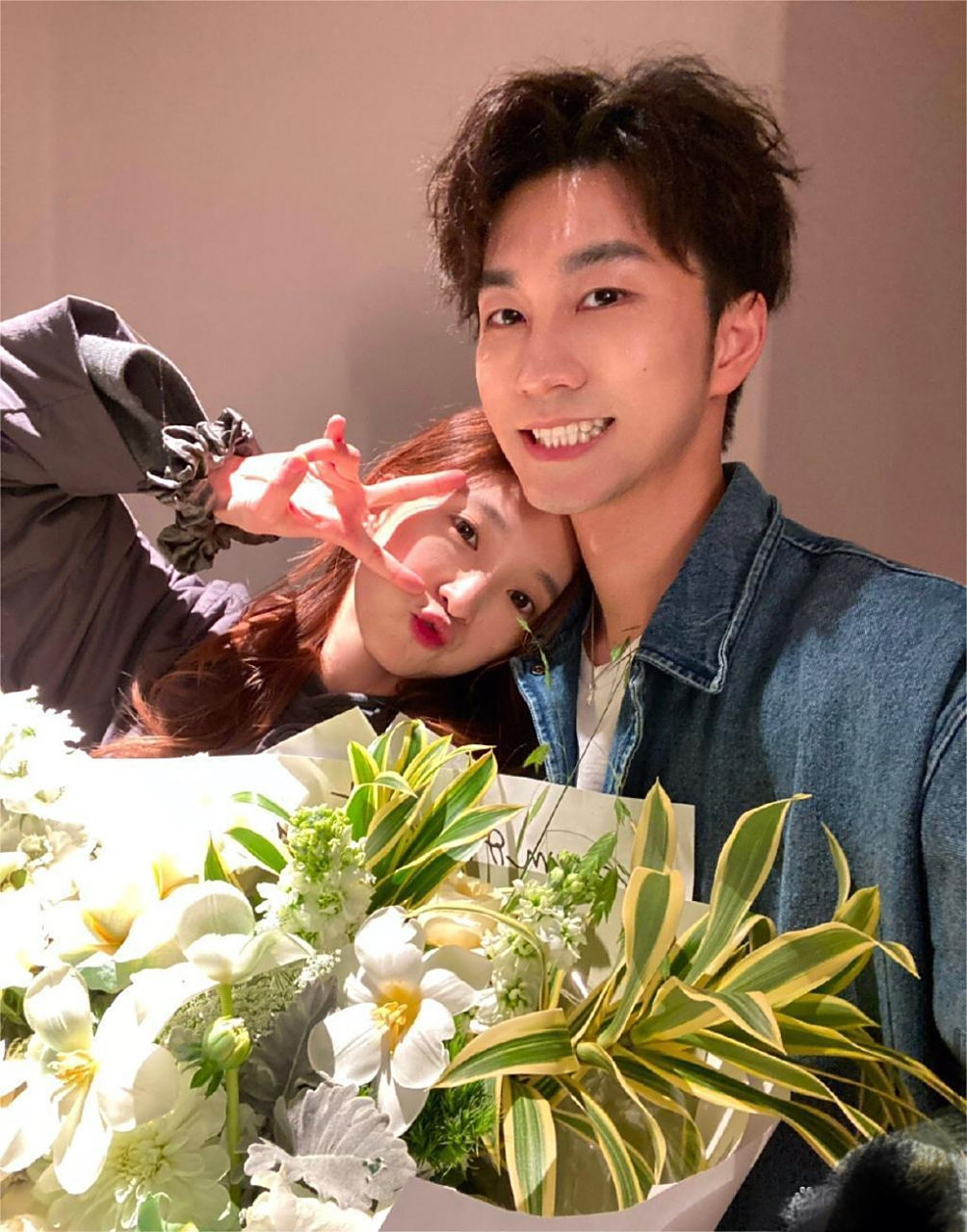 赵琦君成功求婚杨凯雯# 被称为"恋综天花板"的奇闻cp终于成真了!