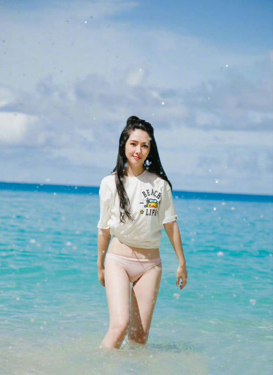 向佐的老婆郭碧婷竟然也拍过男人装,身材太好了