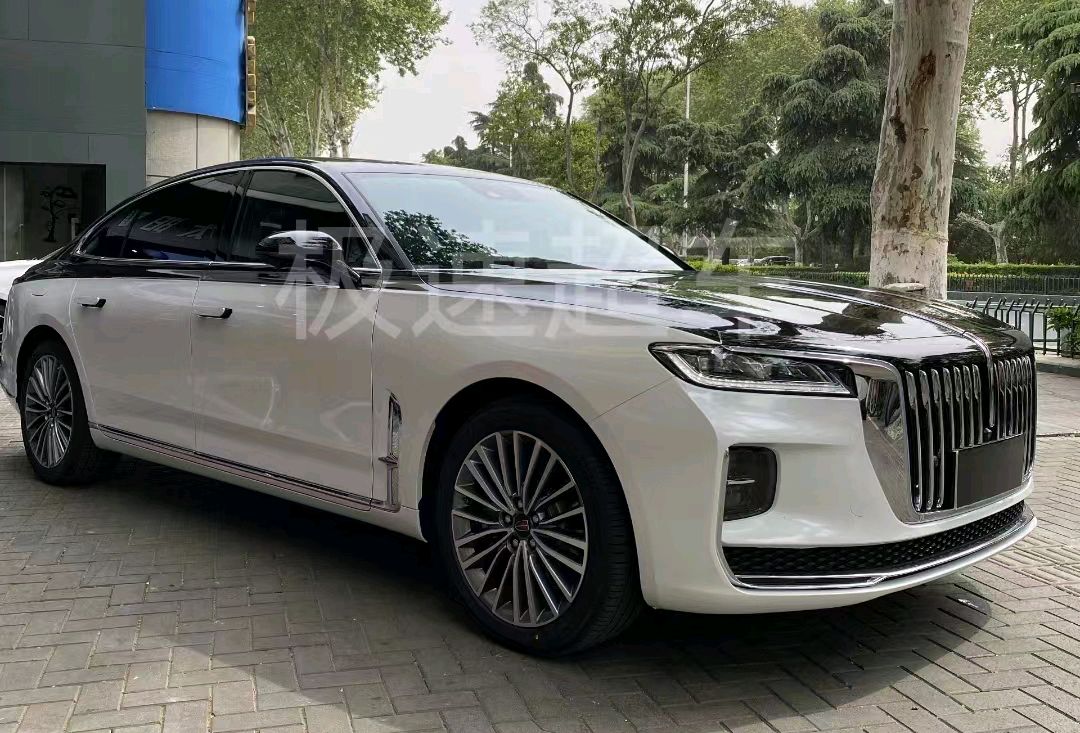 红旗h9:双色涂装更霸气,气场强大,车身姿态更加优雅