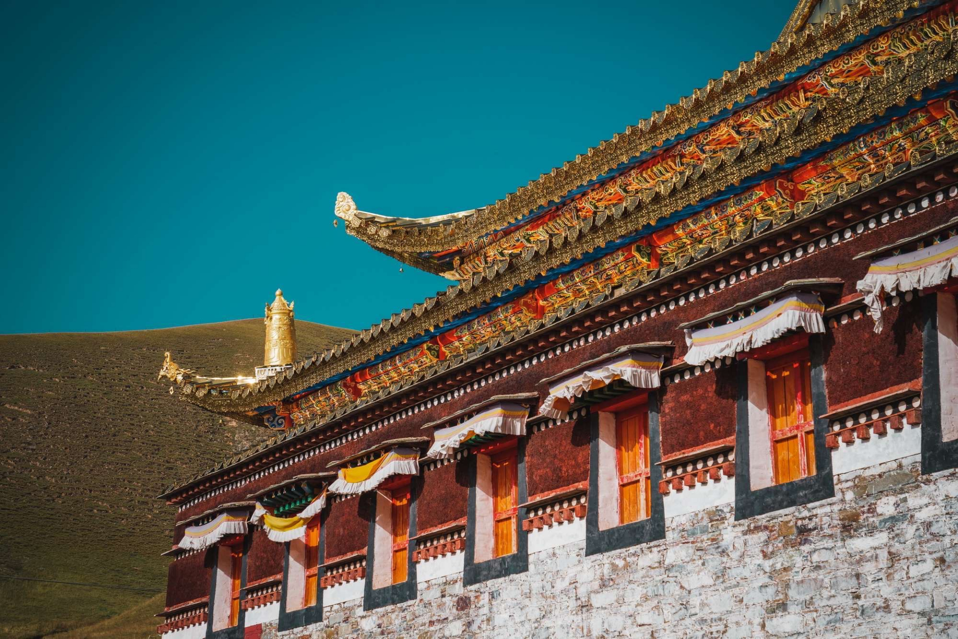 祁连草原上的静谧圣地,古朴迷人的阿柔大寺#旅行# #旅游