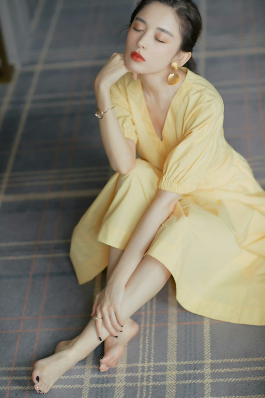 古力娜扎  美脚丫  大长腿