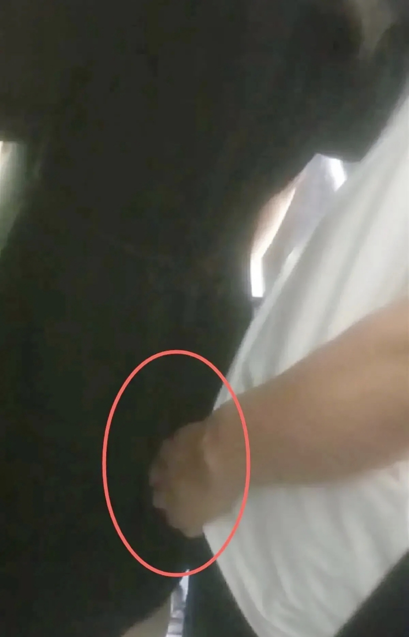 "青海西宁,公交车上.