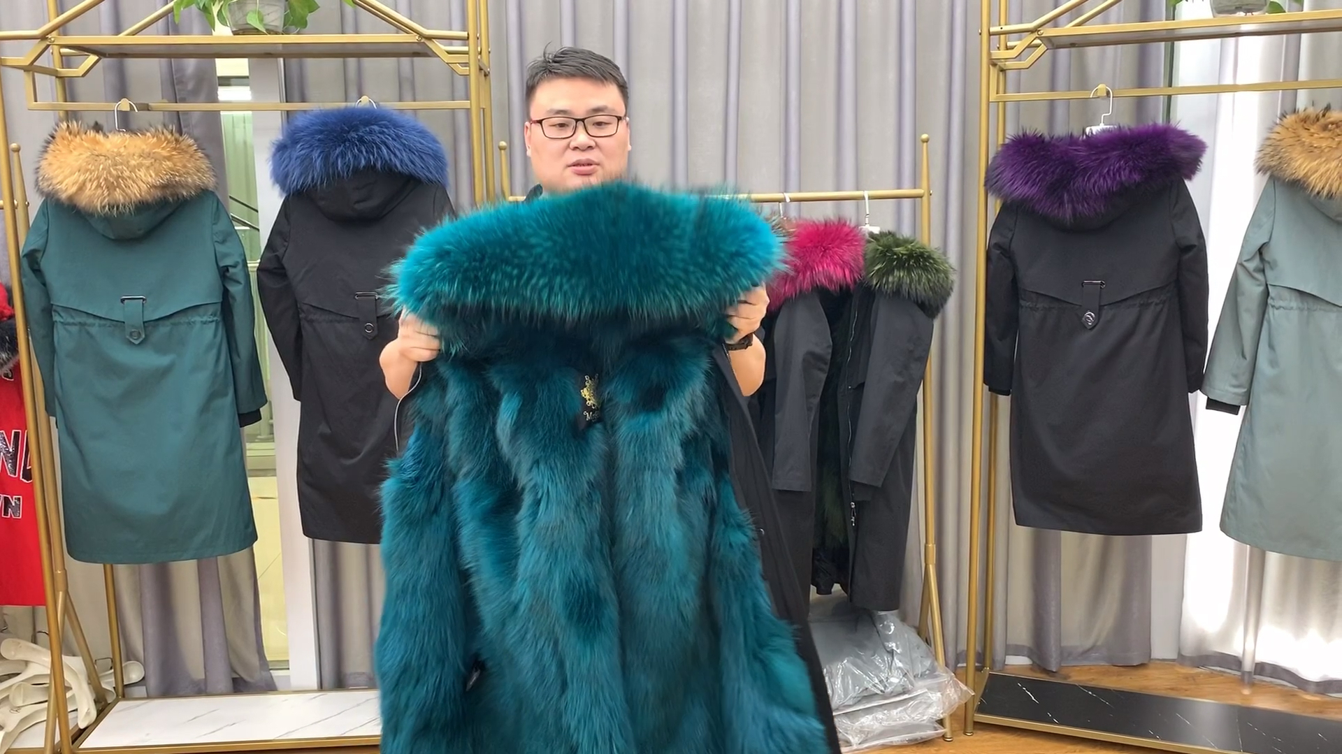 商场三千元的皮草派克服,在这里只需要几百元,快来捡漏吧