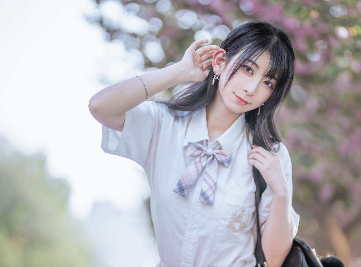 jk配"黑丝"的小姐姐,你愿意跟她去公园约会吗?