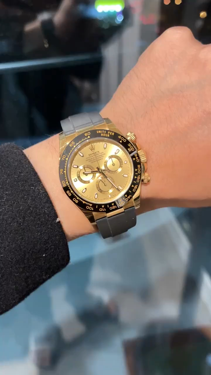 劳力士余文乐金胶迪个性设计透出优雅大气,让人一眼就知劳力士鲜明