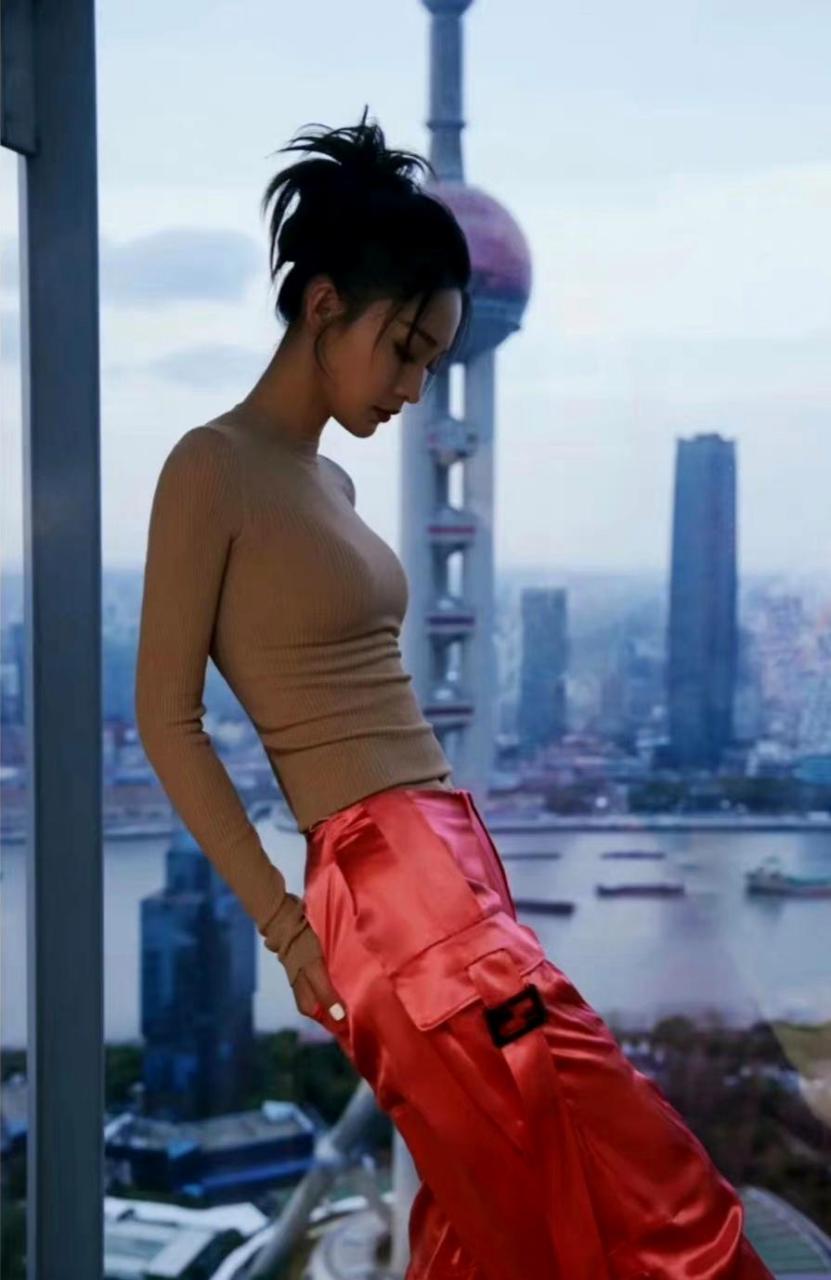 李沁这腰好细,真真是杨柳细腰