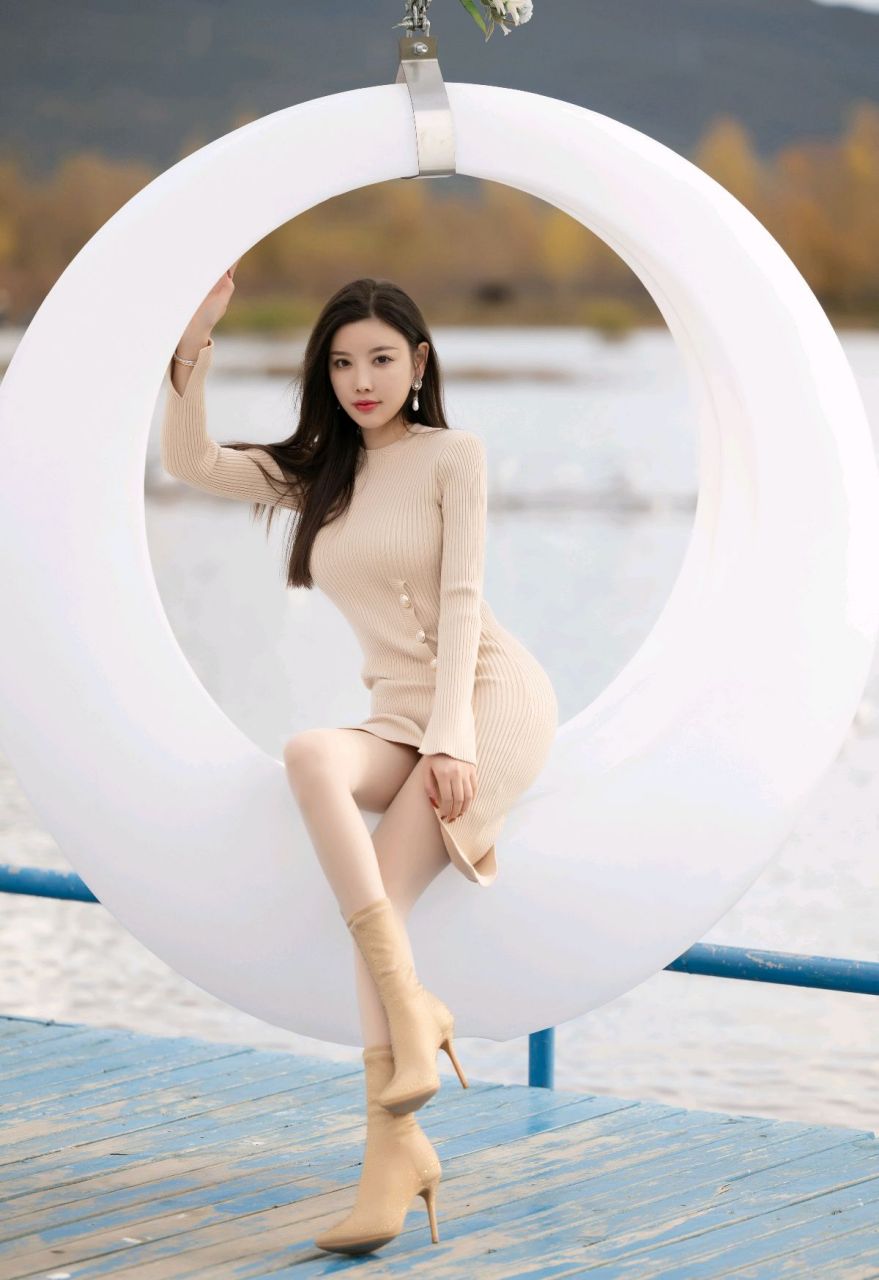 极品模特杨橙橙浪漫写真