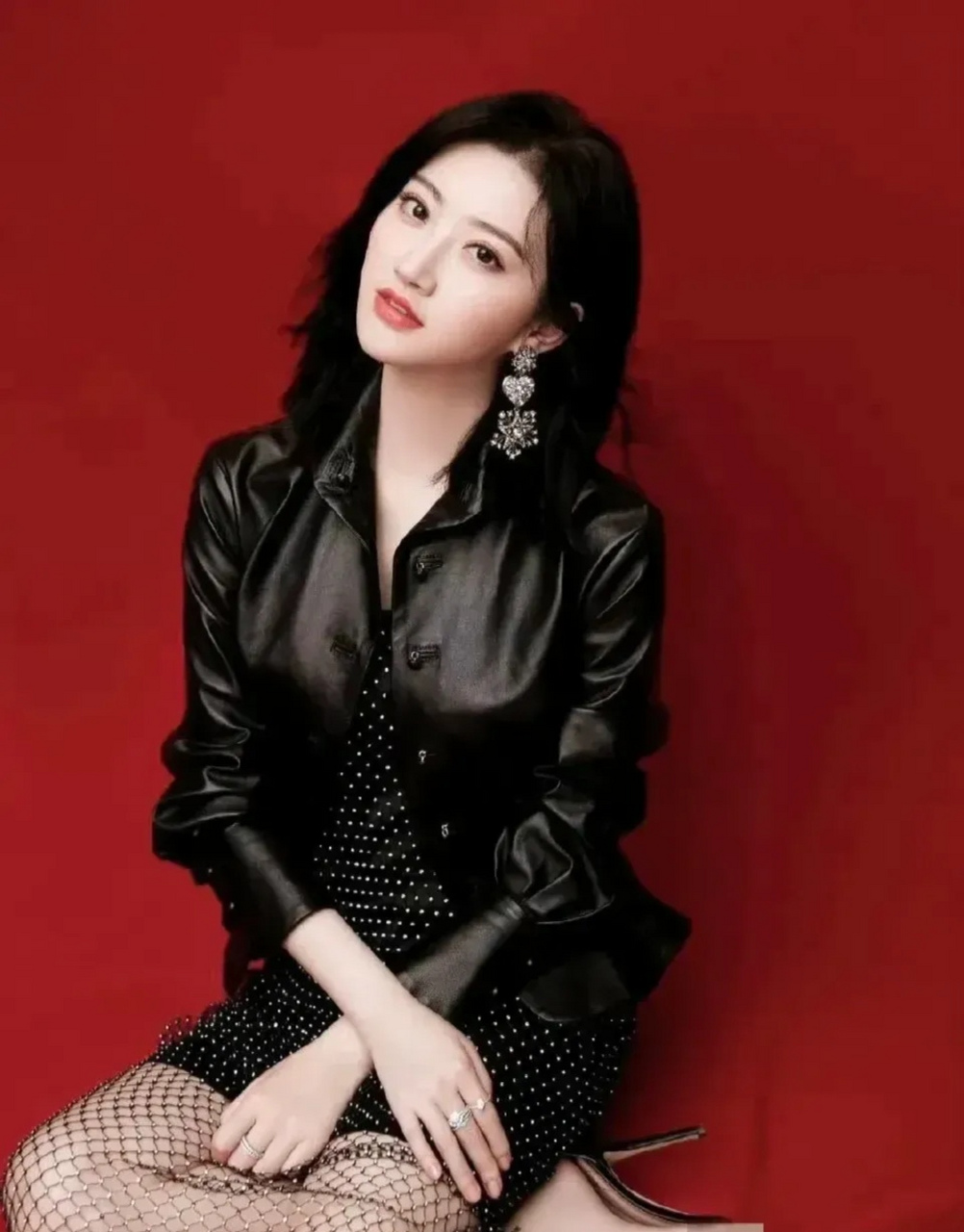 景甜黑色皮衣黑色连衣裙外面点点纹丝透裙风情万种气质迷人风雅 很有