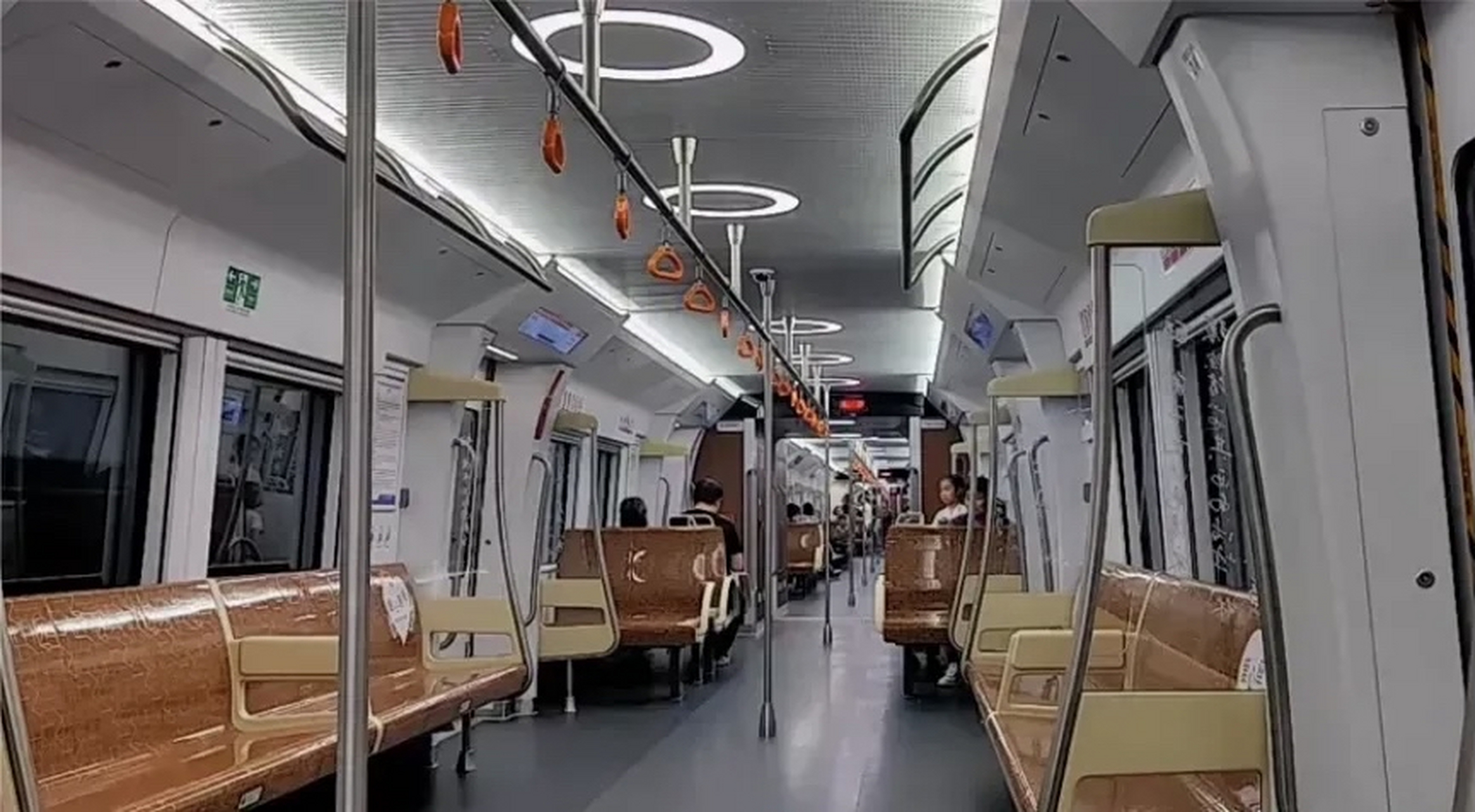 滁州轻轨,耗资巨大 而载客量极低 不如芜湖的云轨 滁州轻轨载客量少的