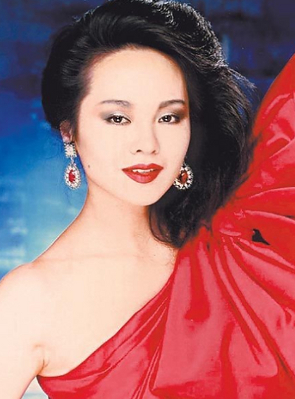 崔苔菁,1950年11月出生,一代性感女神,是70至80年代歌坛红极一时的闪