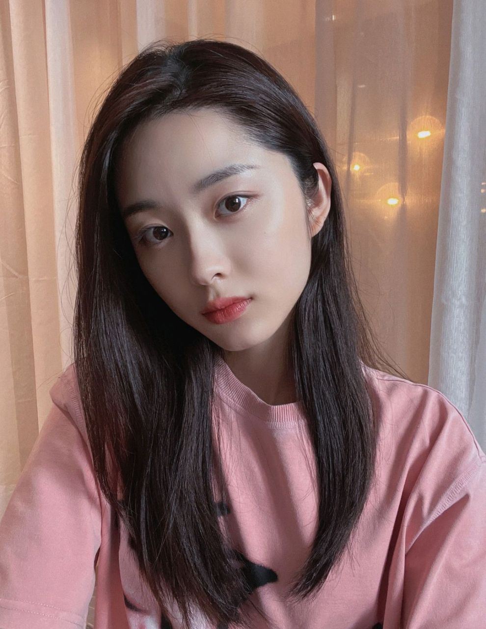 美女演员吴曼思