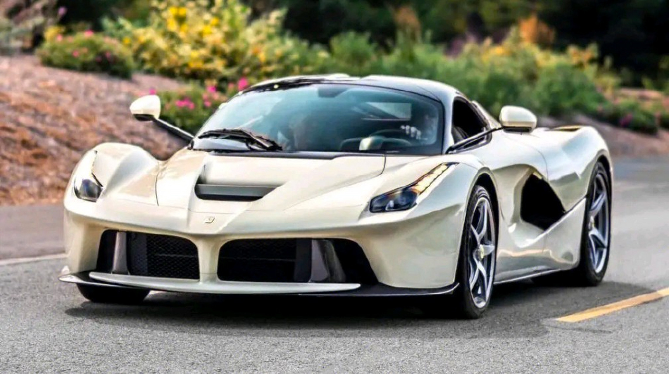 顶级超跑轿车合集,集齐三幻神,三神车,敞篷拉法,普尔曼,迈巴 超跑轿车
