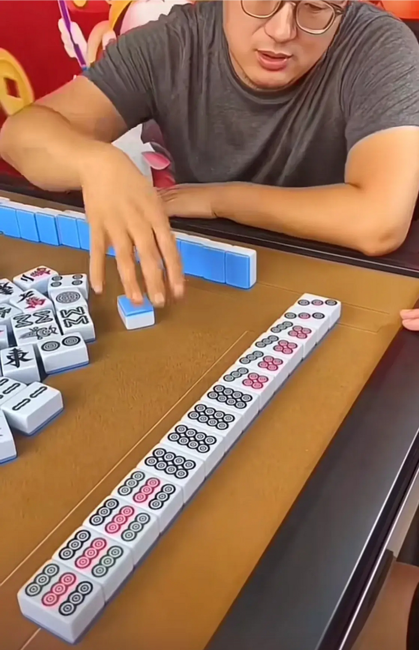 四个人打麻将,三个人观战 六个人说我炸胡,他们是不是一伙的宰我?