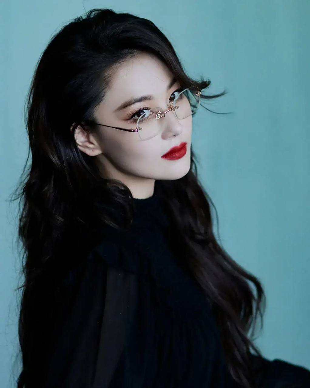 戴眼镜很有气质淑女风范!