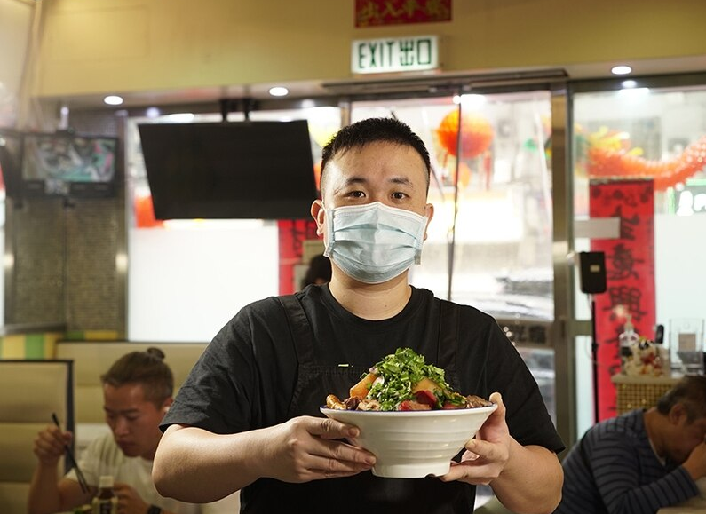 香港的送货工拜师潮州怒汉,承继8年卤水胆卖新鲜猪杂 车仔面发围