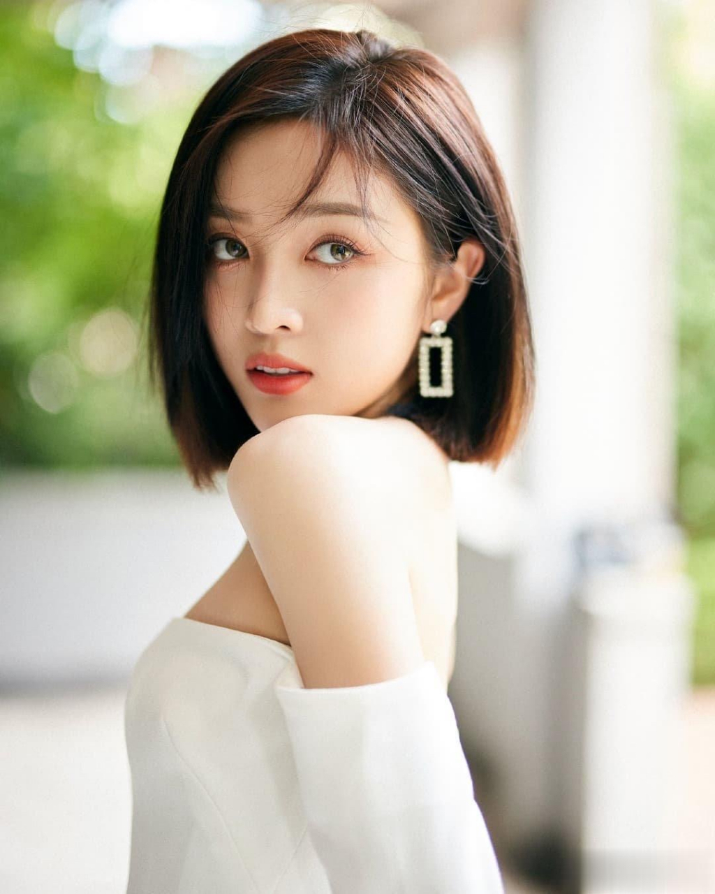 吴宣仪# 清爽短发搭抹胸白裙,甜美温柔韵味十足! 676767