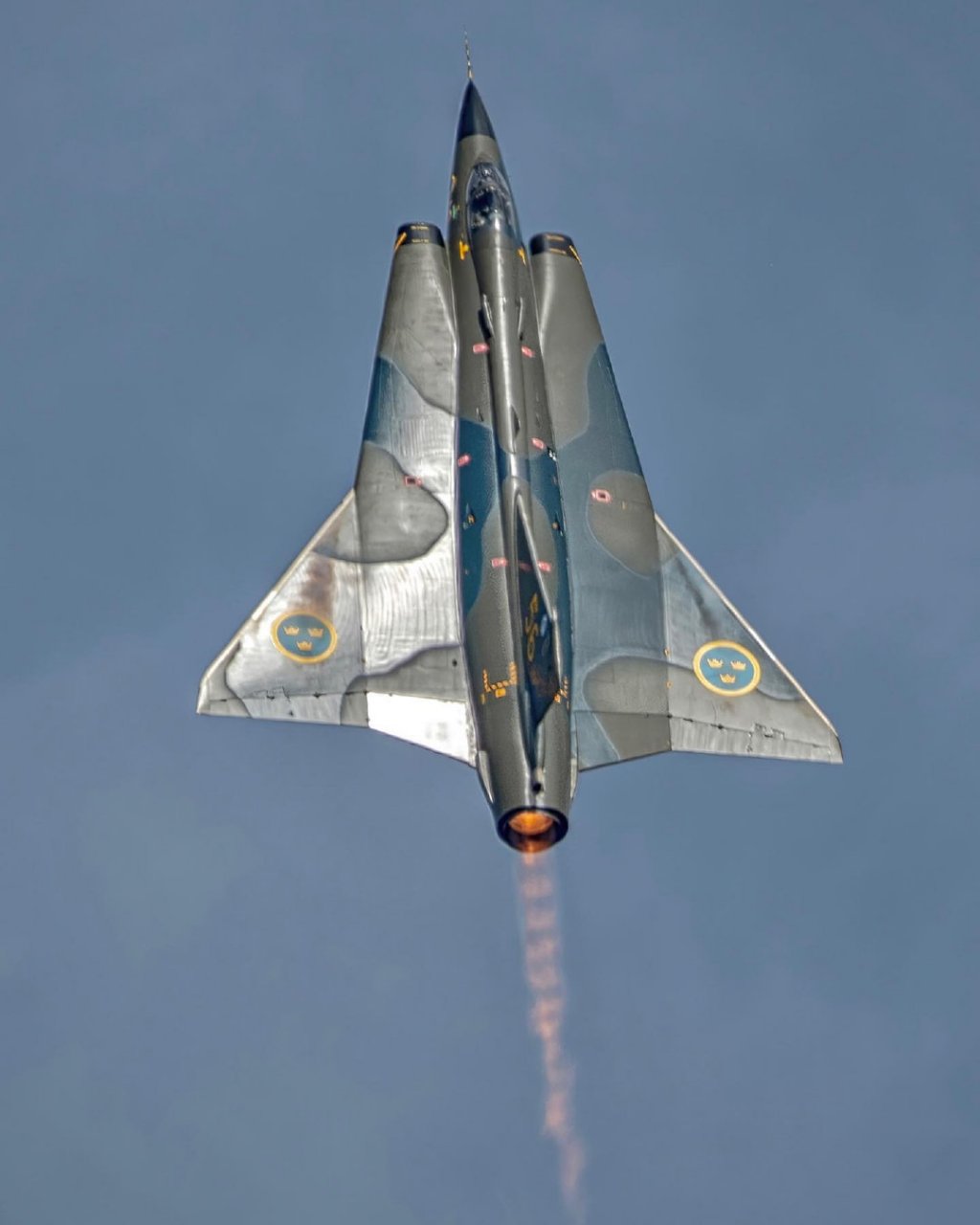 北欧瑞典萨博公司是著名汽车制造商, 同时也是战机制造者.