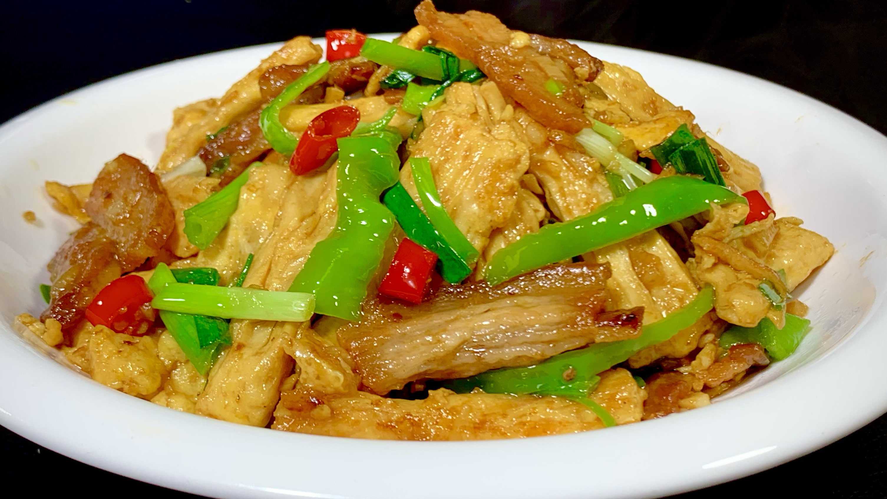 腐竹加鸡蛋这样做,我家3天2头点名吃,营养美味,孩子都喜欢吃