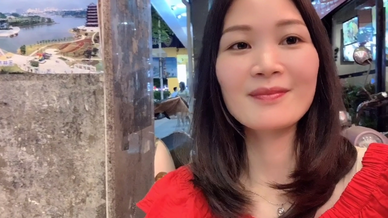 实拍玉林美林街夜景,非常热闹都是年青人多