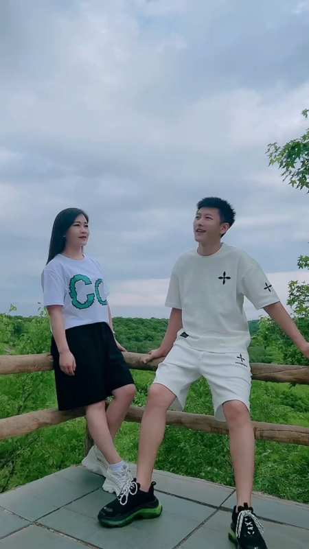 俊男靓妹深情对唱歌曲画你人美歌甜超好听