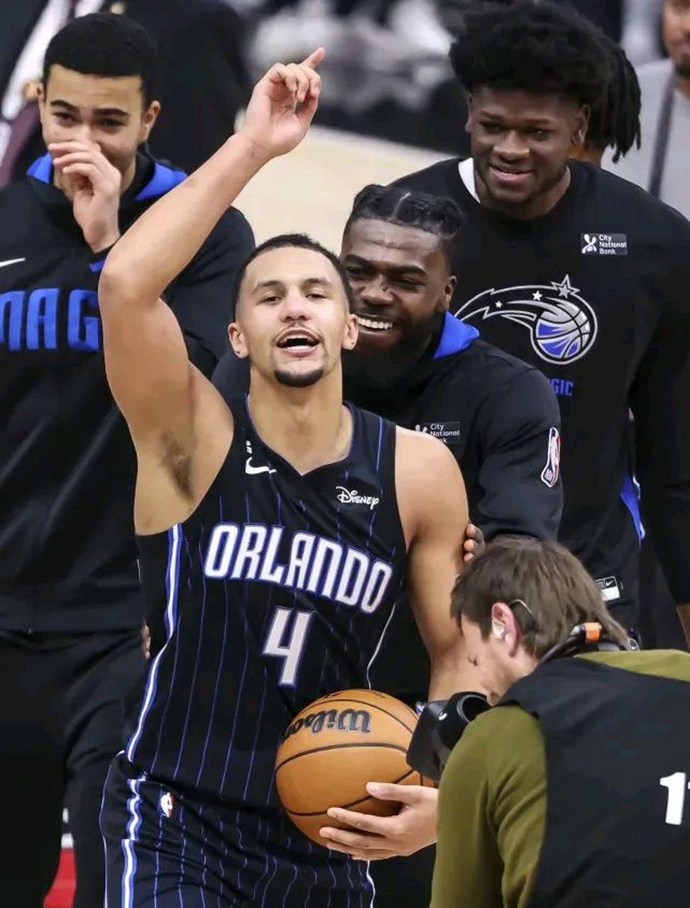 672023年nba选秀大会 魔术队在第6顺位选中高个控卫布莱克 11顺位