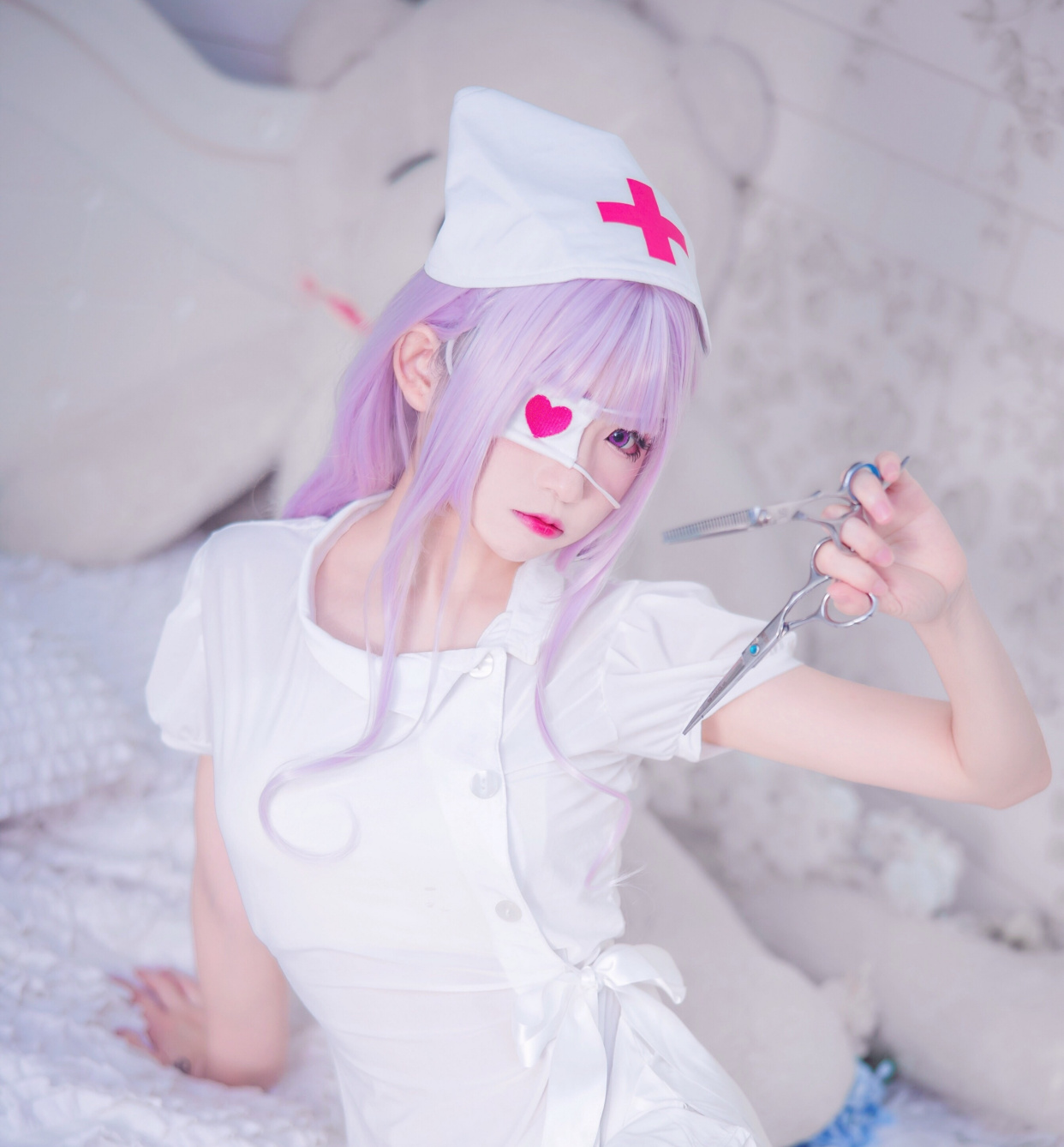 cosplay:带着爱心眼罩的银发小护士,我的爱心护理可不便宜哦