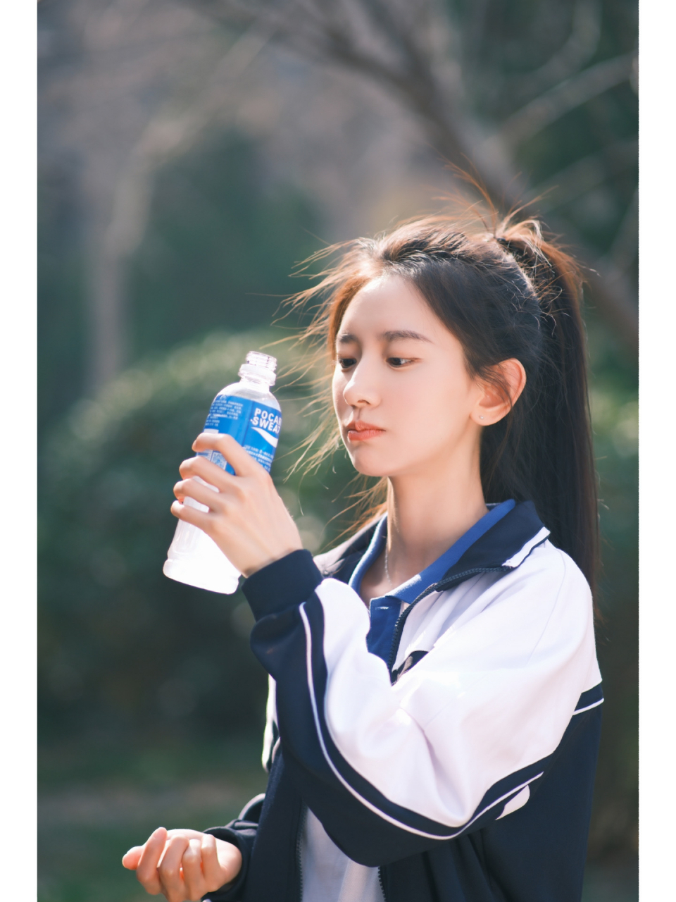 小姐姐的学生服写真,清纯可爱!