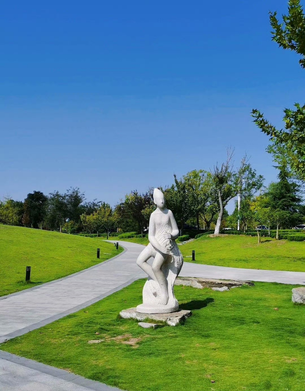 影娱话亚运#今日天气晴朗,秋高气爽,去青岛即墨龙泉湖公园游玩.