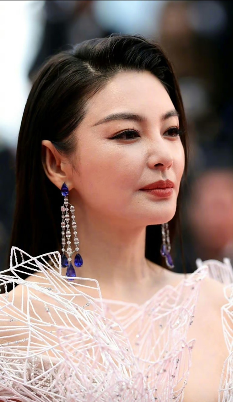 张雨绮生图状态,整体皮肤状态不错,也很美