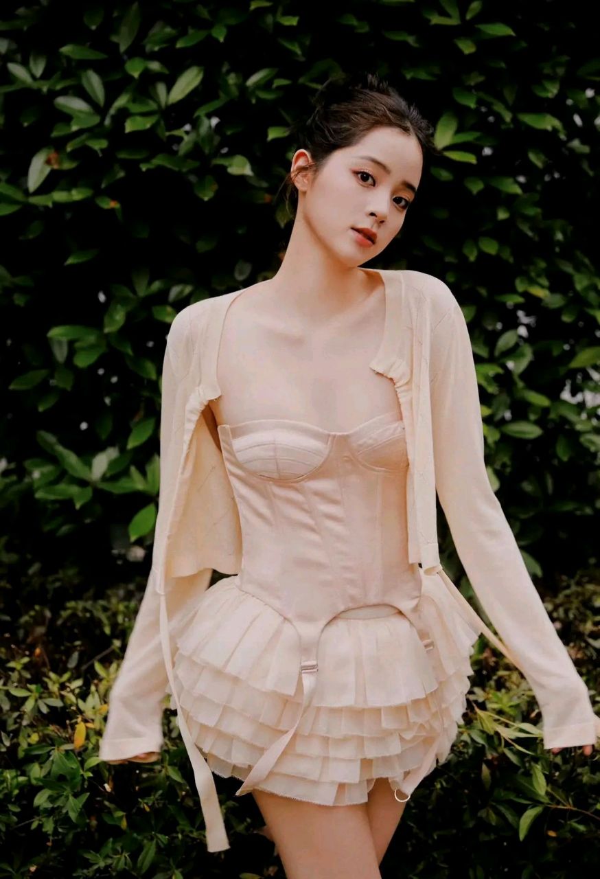 小花欧阳娜娜,性感短裙,妩媚迷人,原来这么有料.#欧阳娜娜