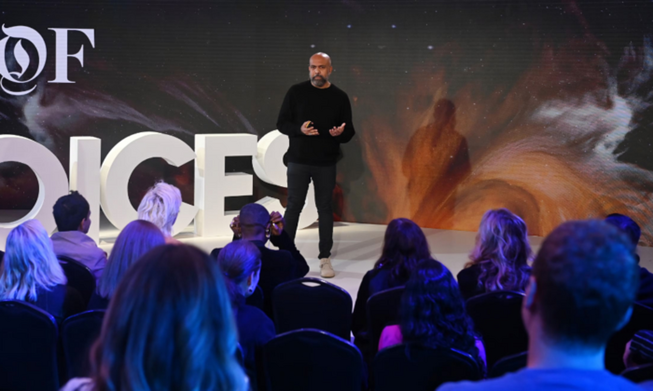 ai可穿戴硬件:humane ai 徽章 由前苹果设计师伊姆兰·乔杜里和贝瑟尼