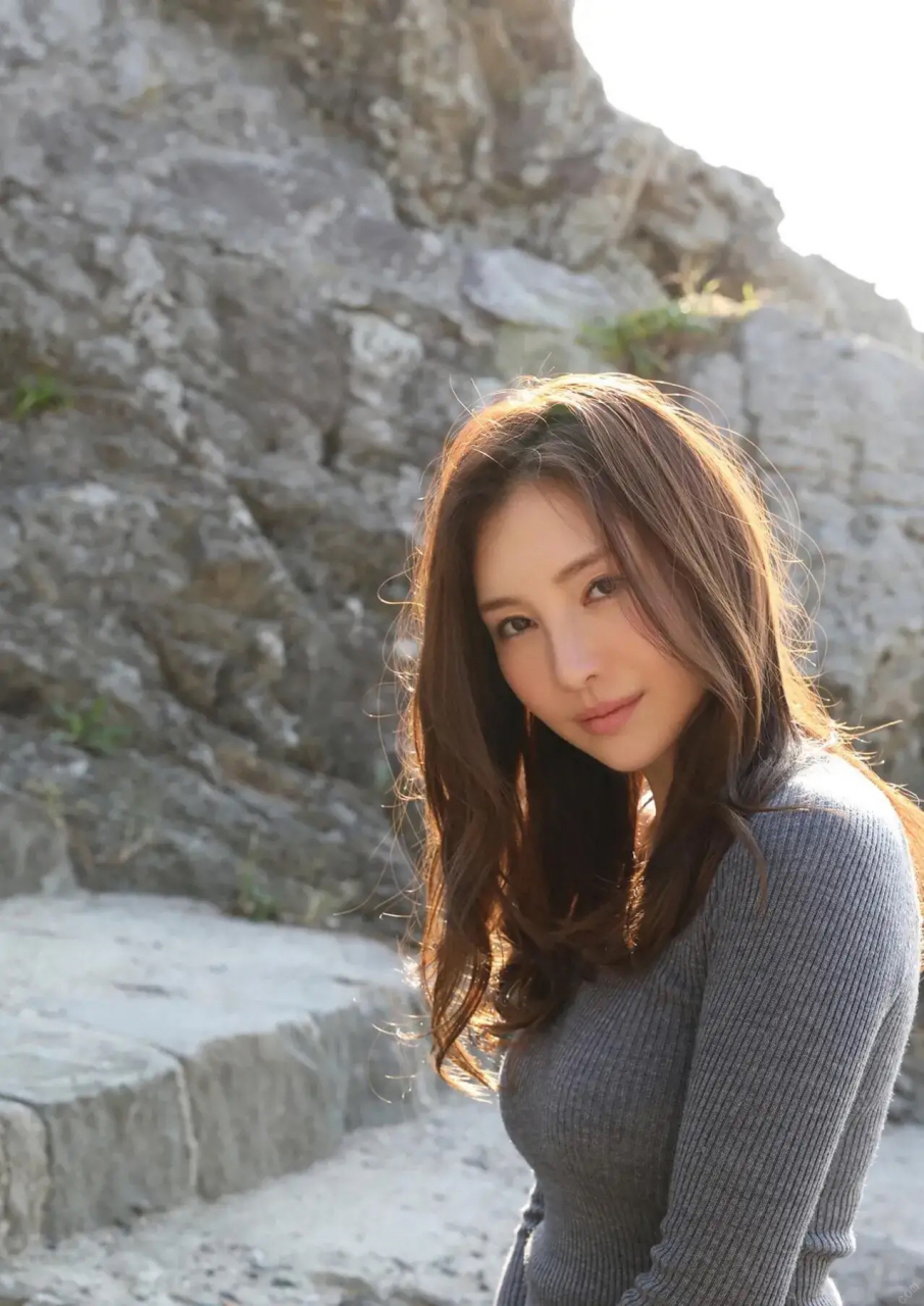 助我上热门# 小野夕子养眼美照