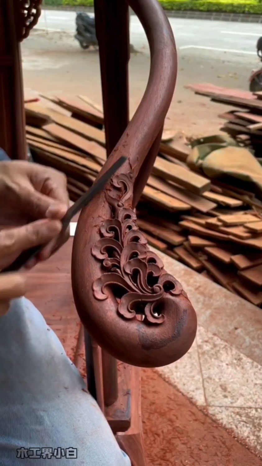 红木皇宫椅扶手细节打磨!