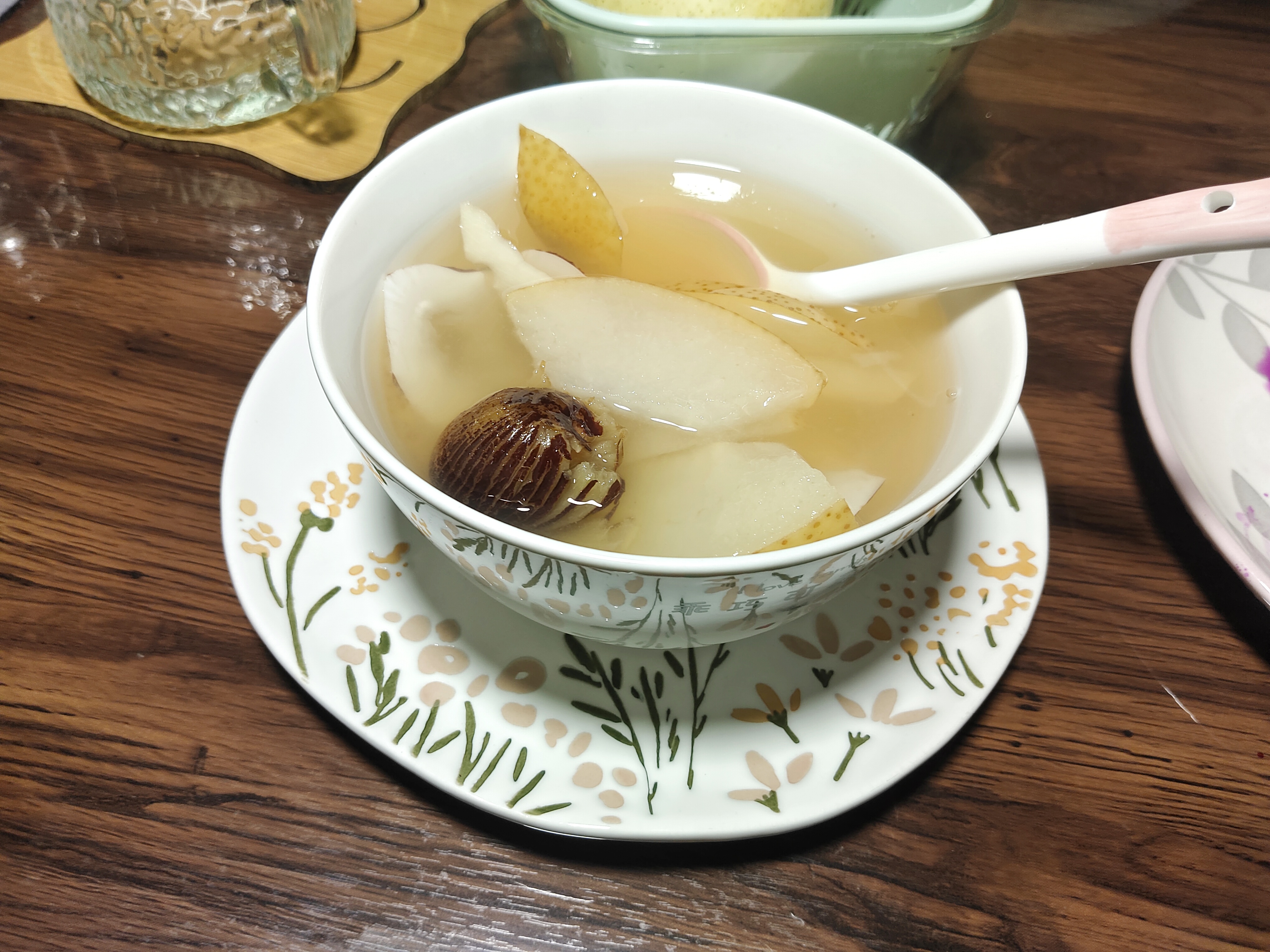 海底椰无花果煲雪梨,清热润肺