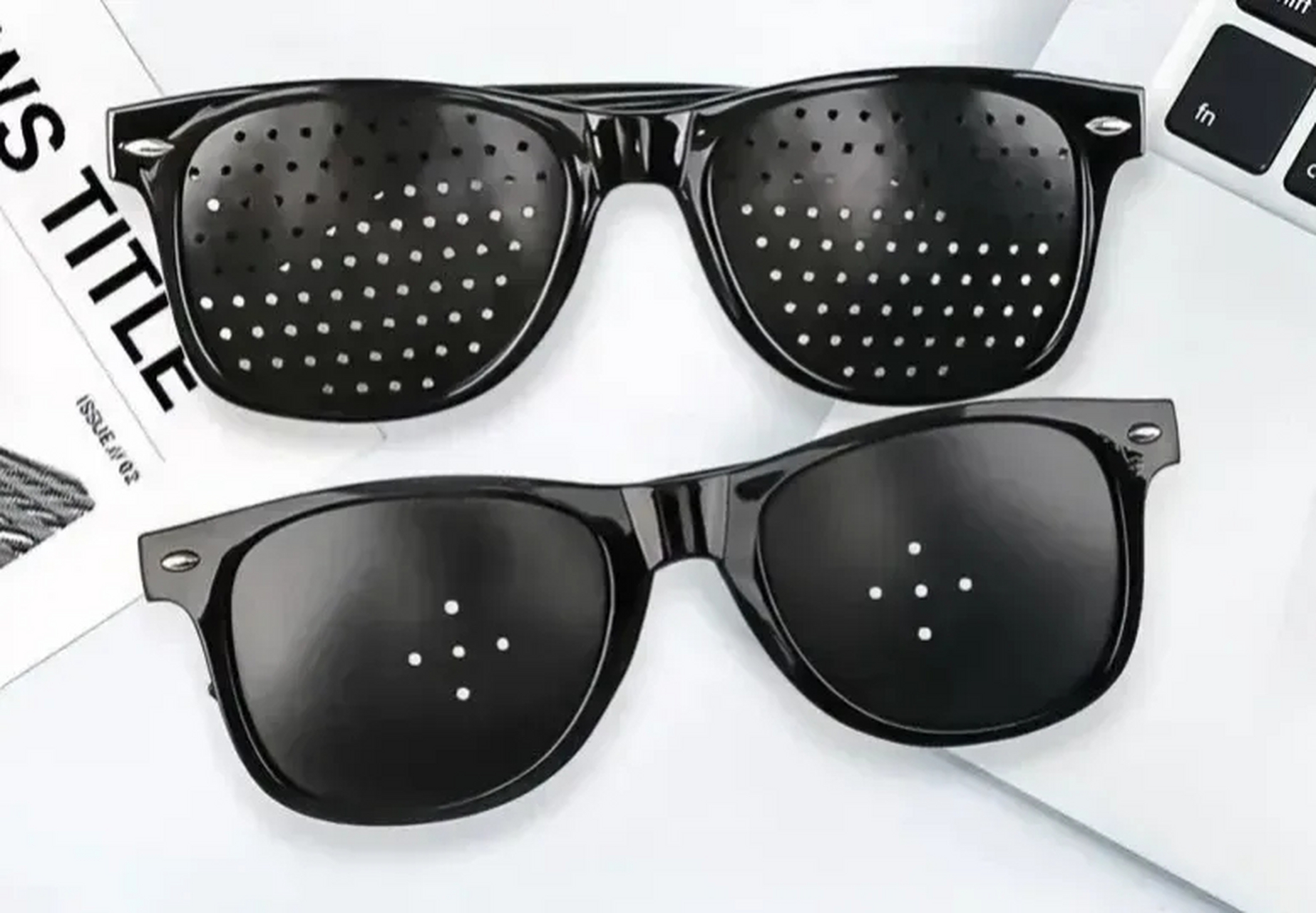 逛拼多多无意间看到这个 针孔眼镜 百度查了一下说是对视力有帮助