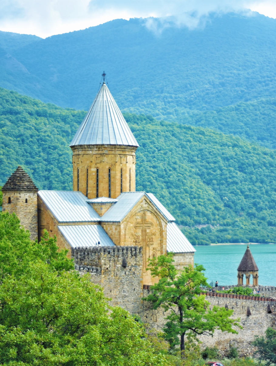 格鲁吉亚,一个国家的全景式风光:雪山,森林,草原与海的邂逅!