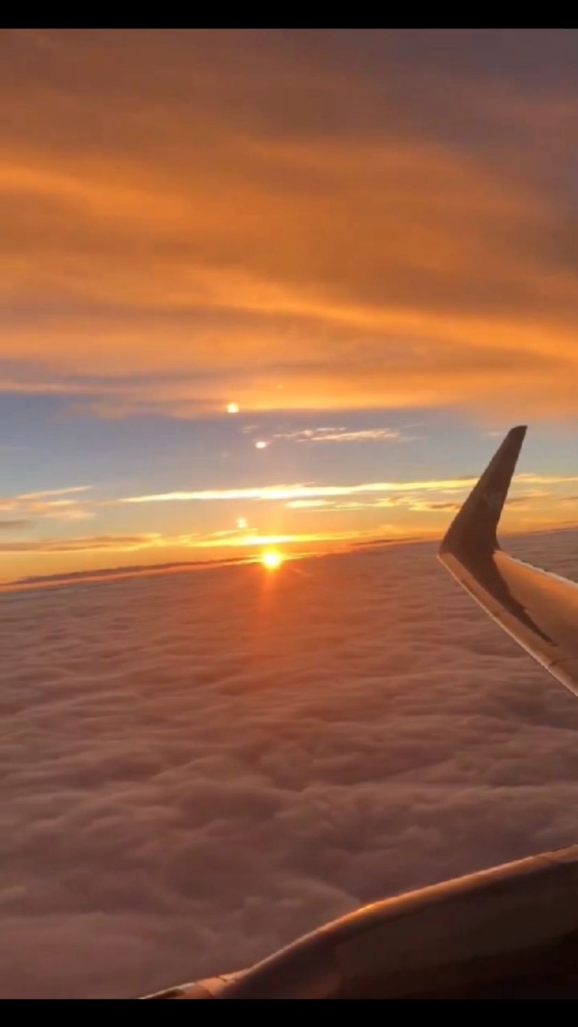 飞机上看日落