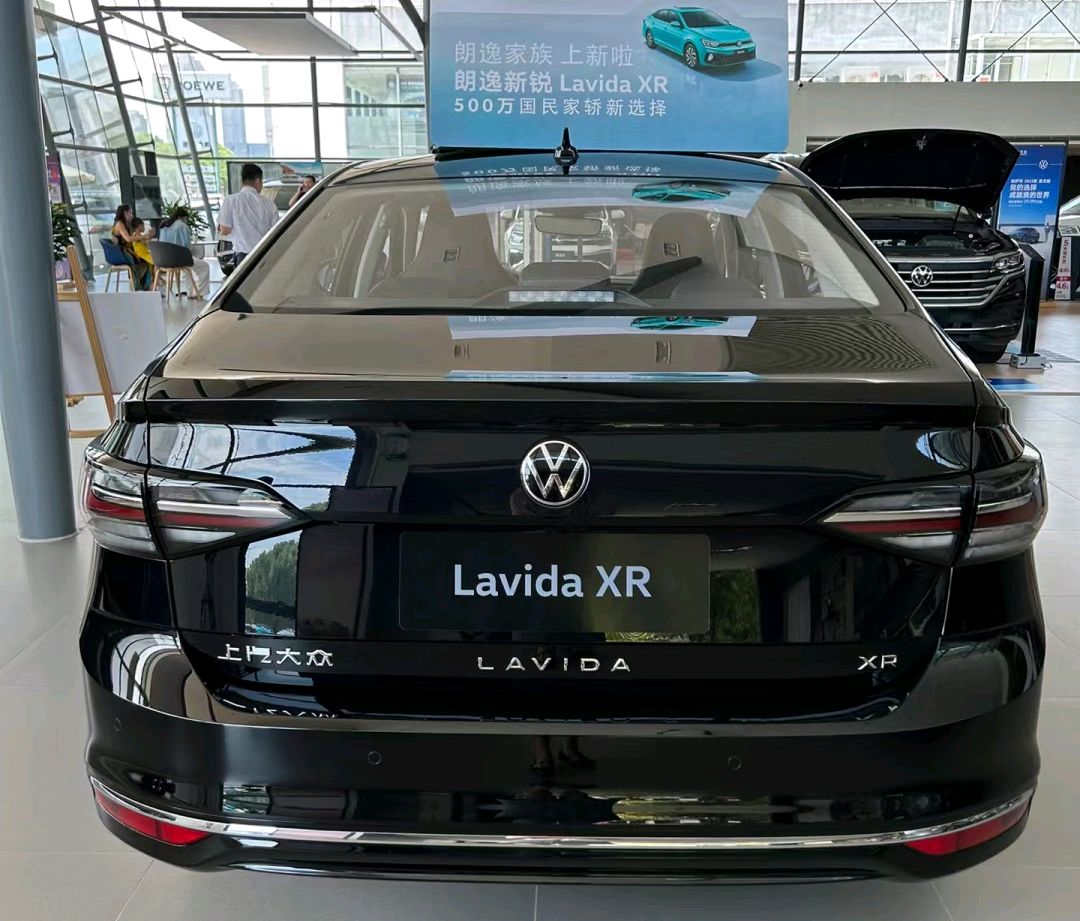 黑色实车曝光,气场超越桑塔纳,实拍大众朗逸新锐,整体表现均衡